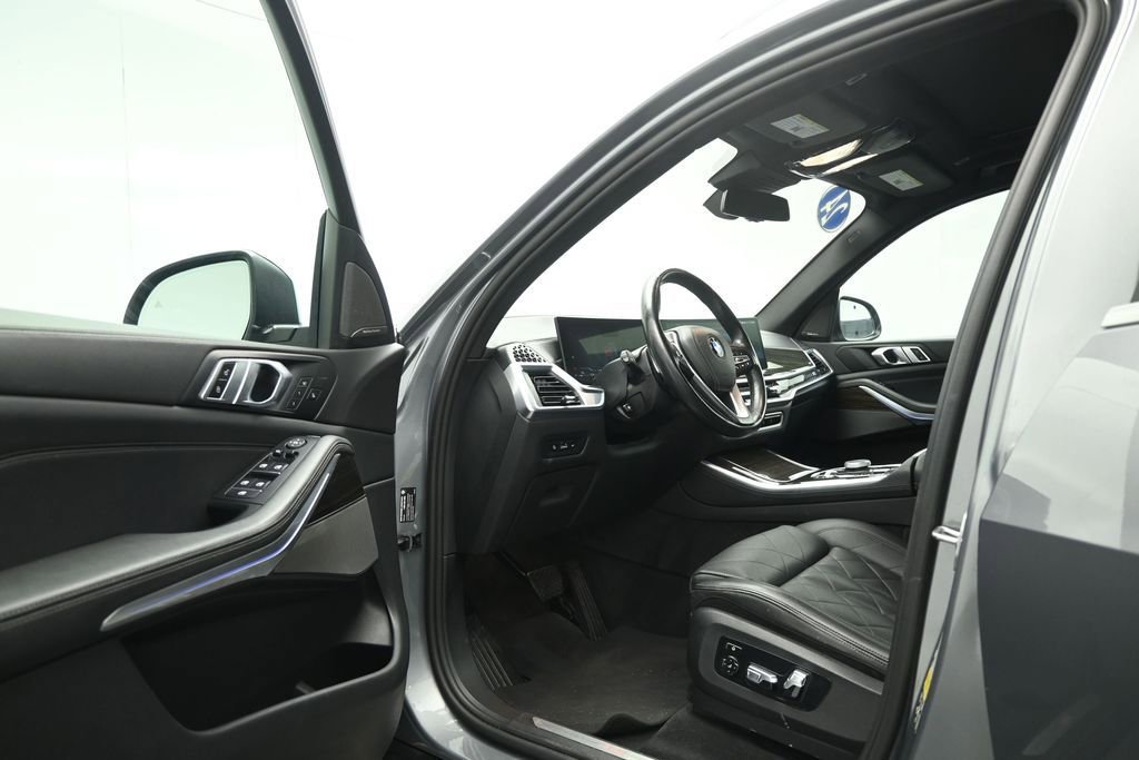 Used 2024 BMW X5 xDrive40i AWD/4WD image 9