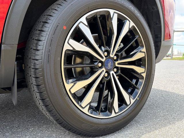 Certified 2022 Ford Escape SEL w/ SEL Stealth AWD Package image 28