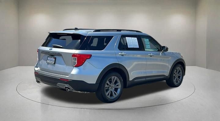 Certified 2023 Ford Explorer XLT w/ Equipment Group 202A RWD image 5