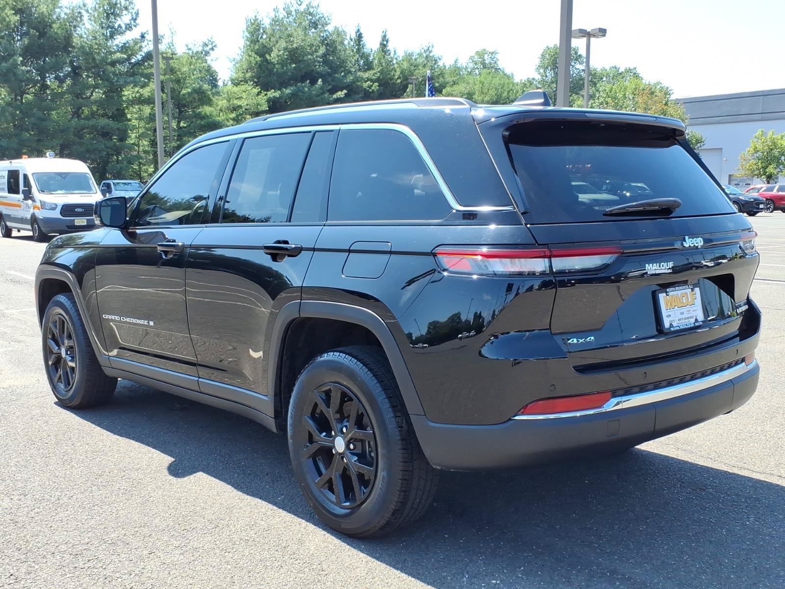 Used 2022 Jeep Grand Cherokee Limited AWD/4WD image 4