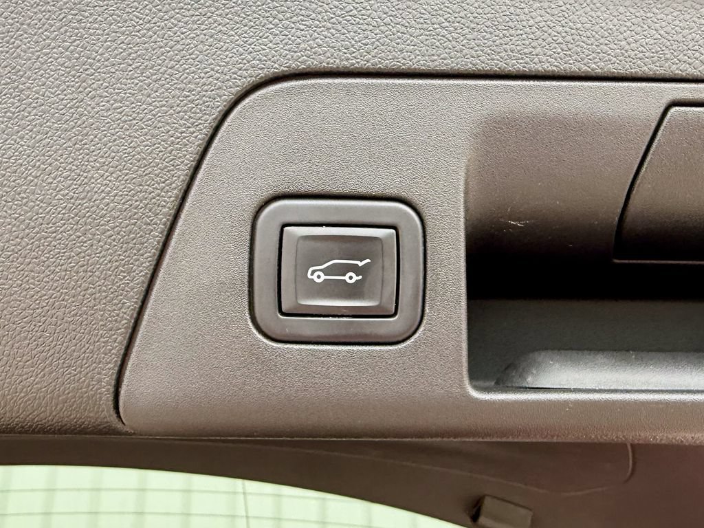 Used 2023 Buick Envision Avenir AWD/4WD image 18