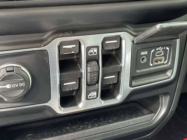 Used 2022 Jeep Gladiator Overland w/ Cold Weather Group AWD/4WD image 14