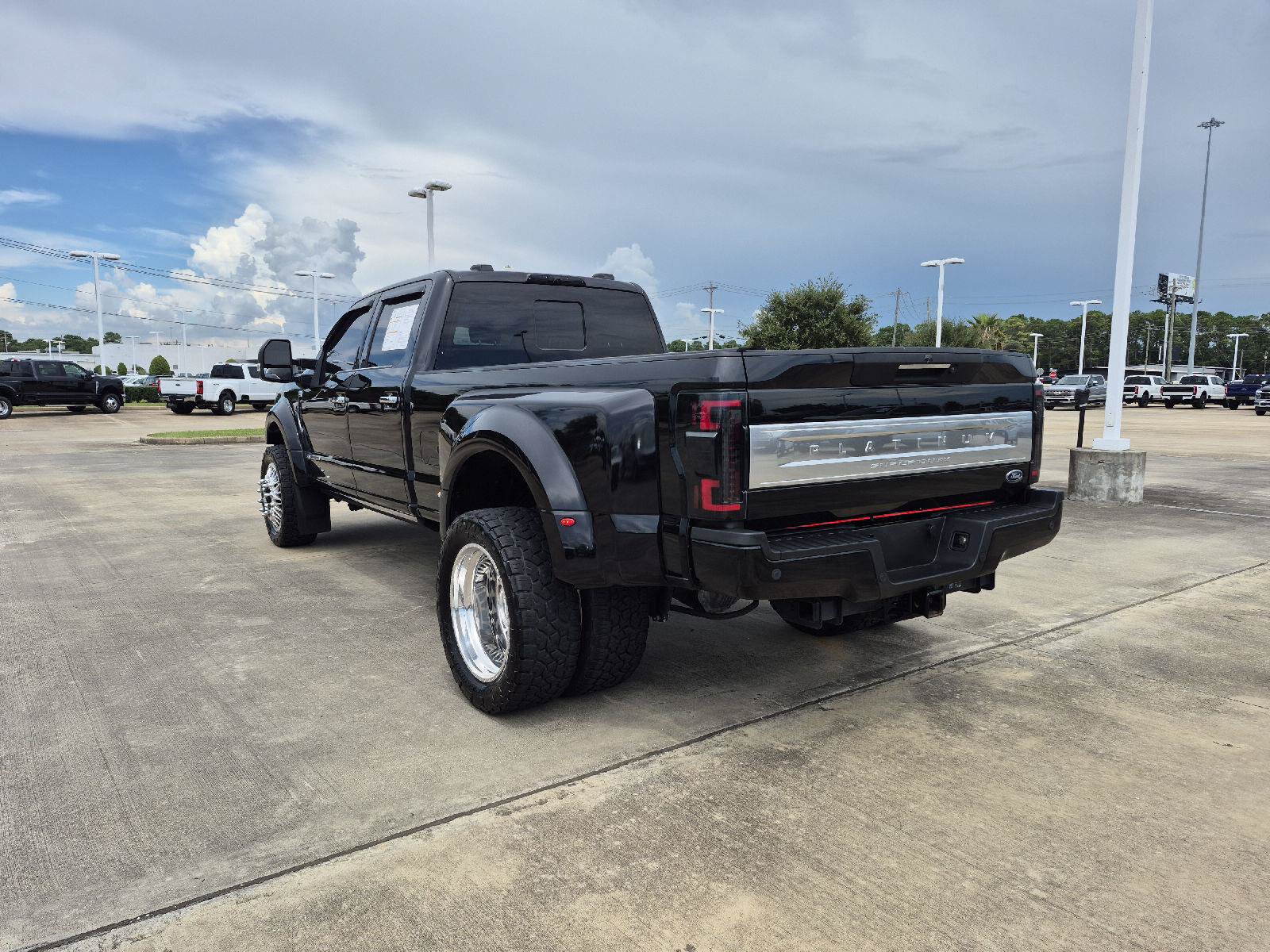 Certified 2022 Ford F450 Platinum w/ FX4 Off-Road Package AWD/4WD image 16