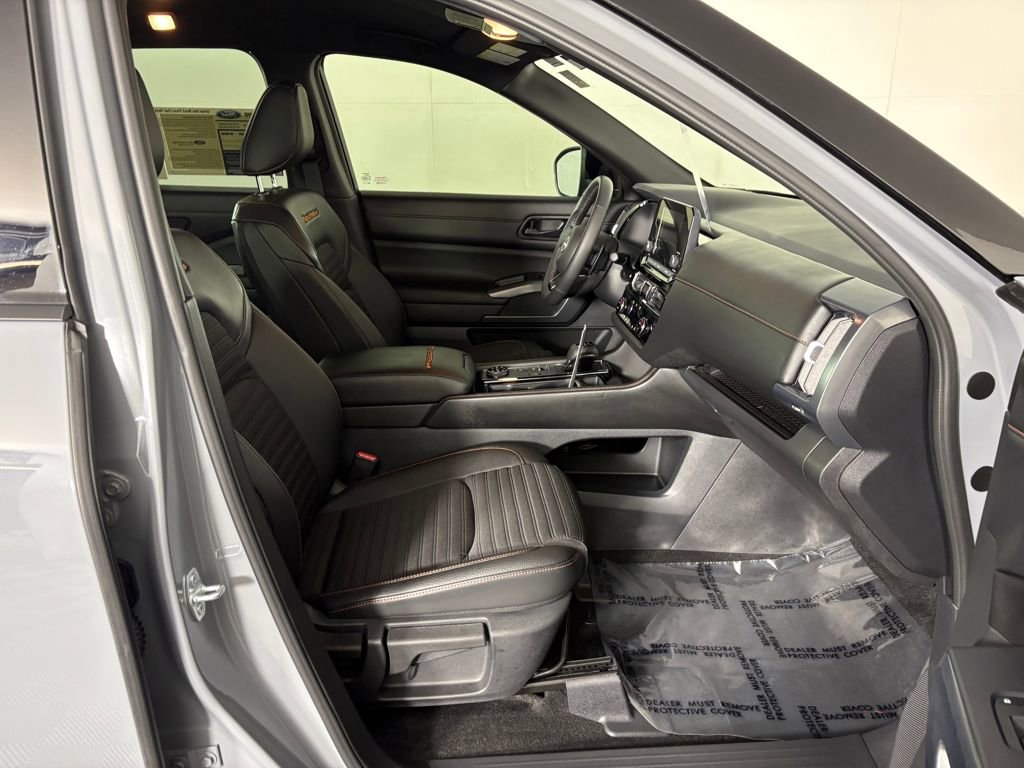 Used 2025 Nissan Pathfinder Rock Creek image 39
