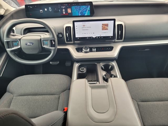 Certified 2025 Ford Expedition Active AWD/4WD image 14