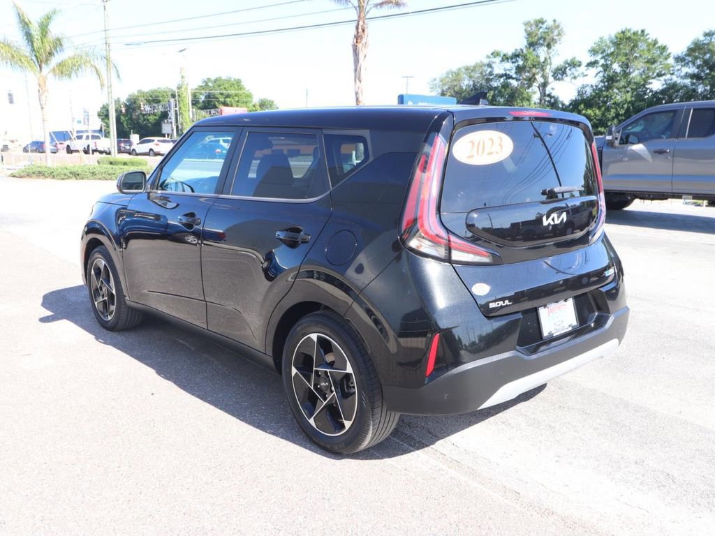 Used 2023 Kia Soul EX FWD image 3