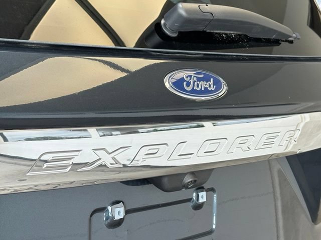 Certified 2023 Ford Explorer XLT w/ Class IV Trailer Tow Package AWD/4WD image 20