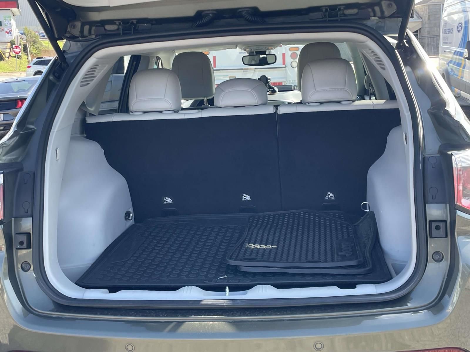 Used 2018 Jeep Compass Latitude w/ Popular Equipment Group image 9