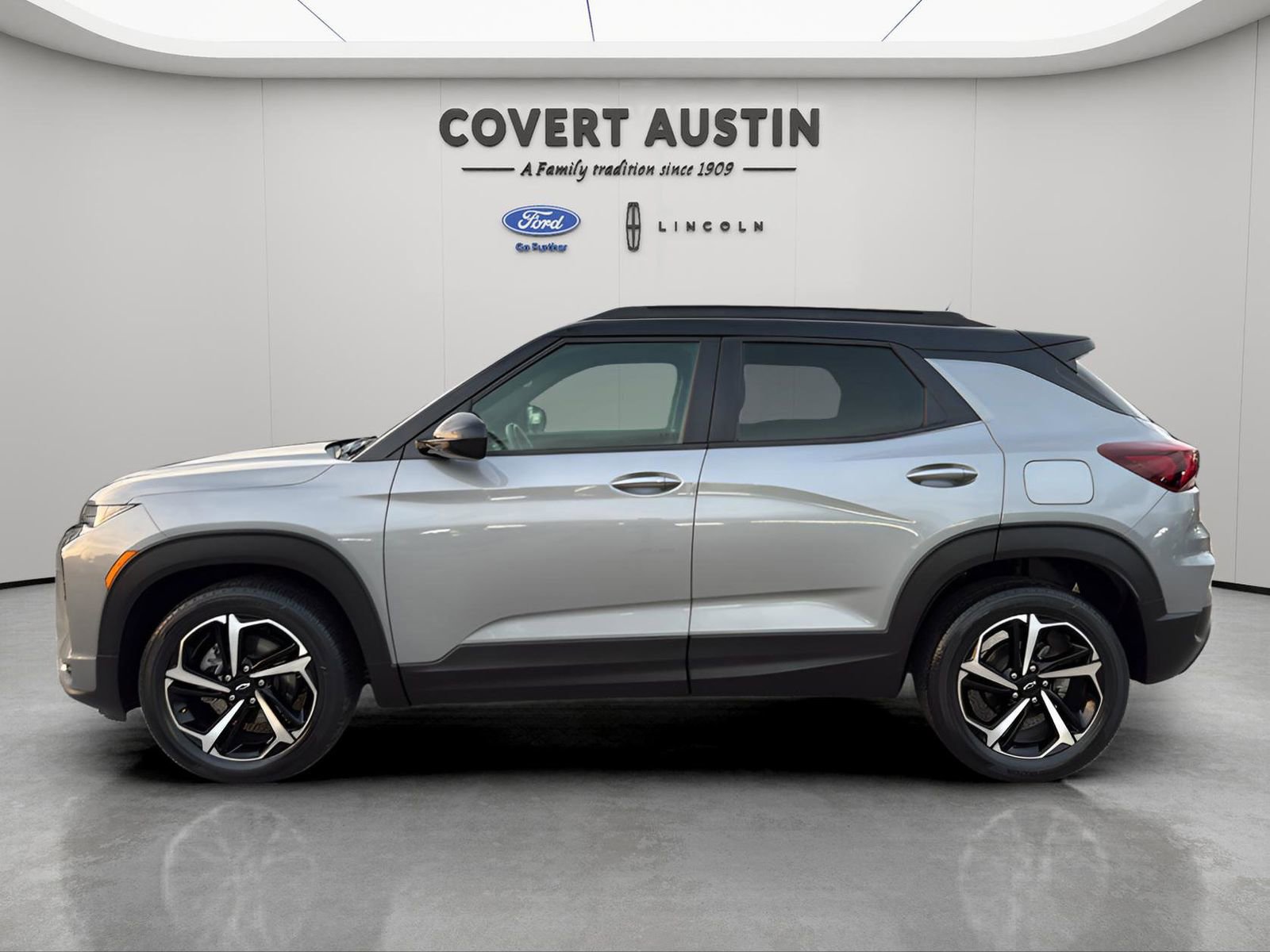 Used 2023 Chevrolet TrailBlazer RS image 2