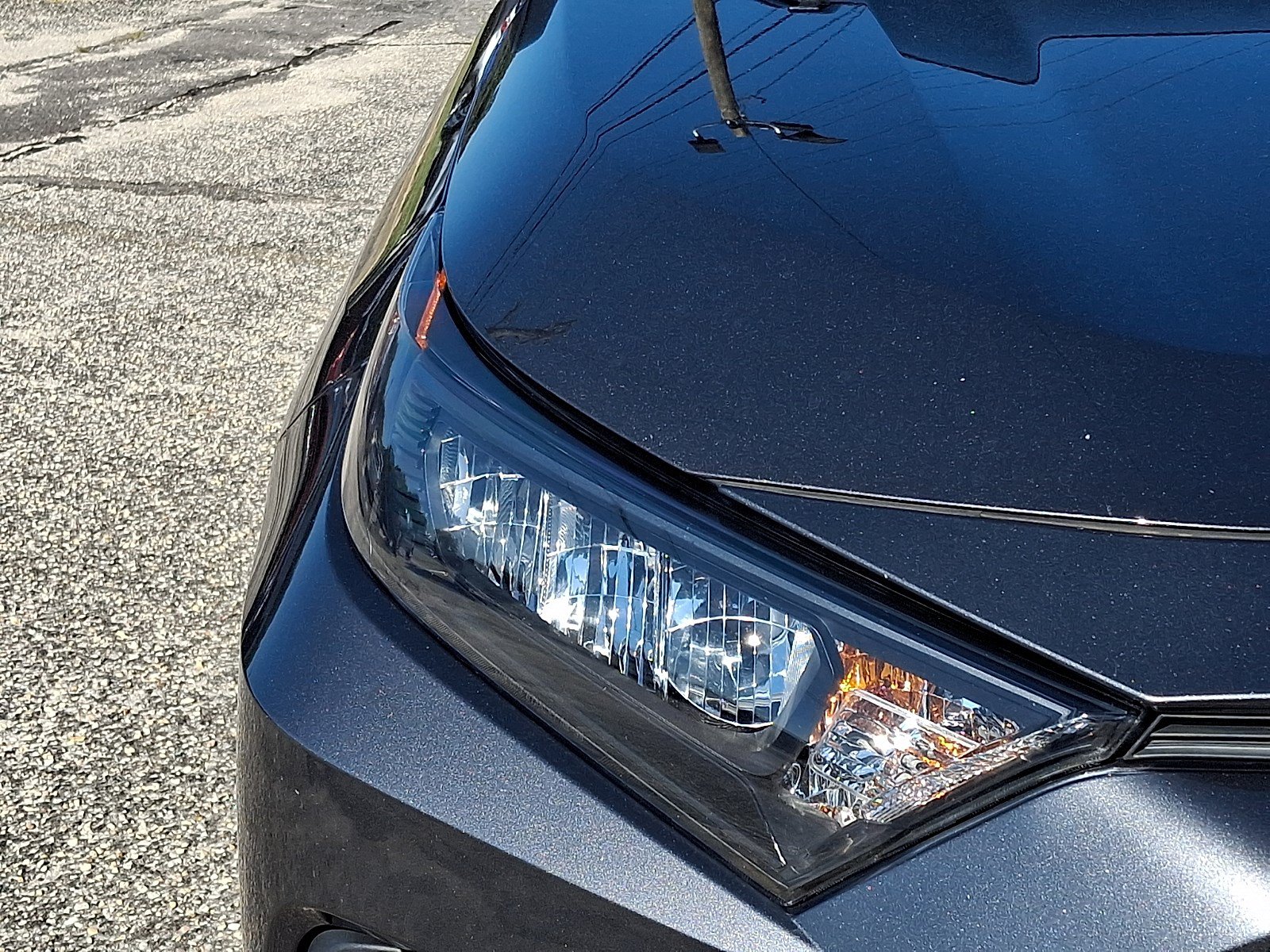 Used 2019 Toyota RAV4 LE FWD image 8