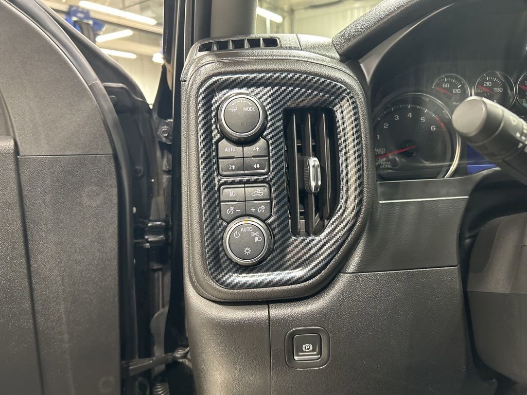 Used 2020 Chevrolet Silverado 1500 LT Trail Boss w/ Midnight Edition image 12