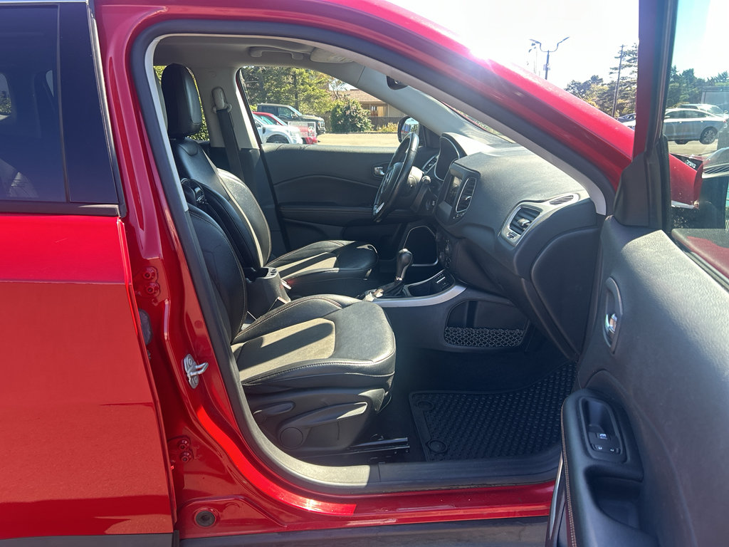 Used 2020 Jeep Compass Latitude w/ Popular Equipment Group FWD image 28