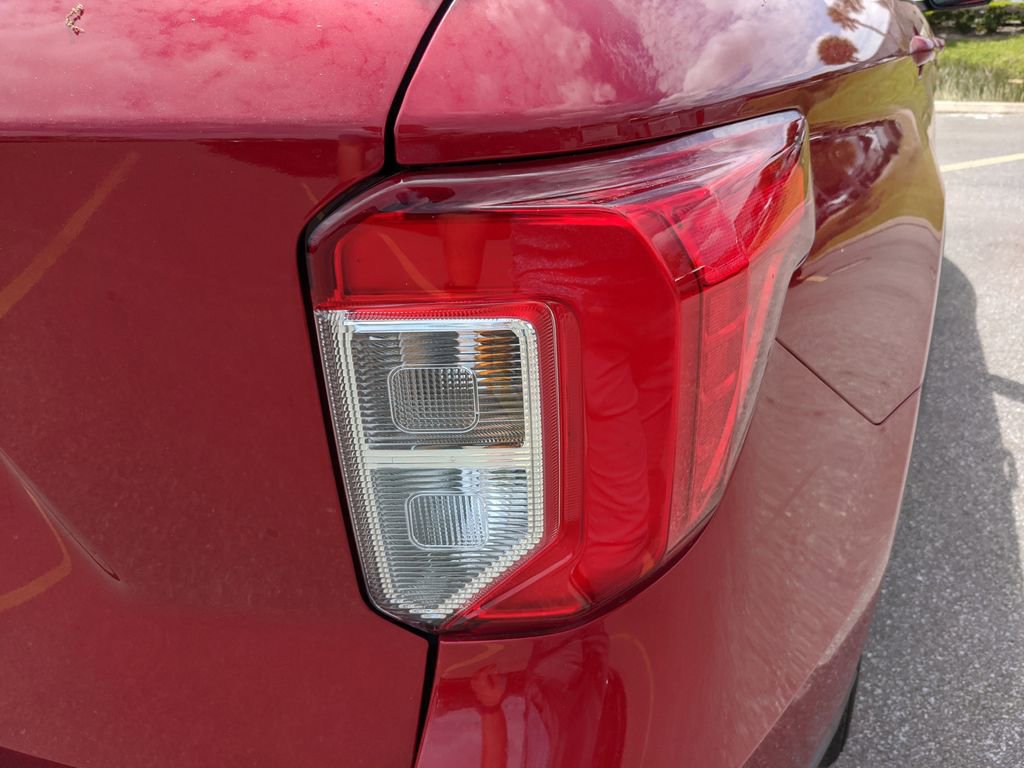Certified 2022 Ford Explorer XLT w/ Equipment Group 202A image 11