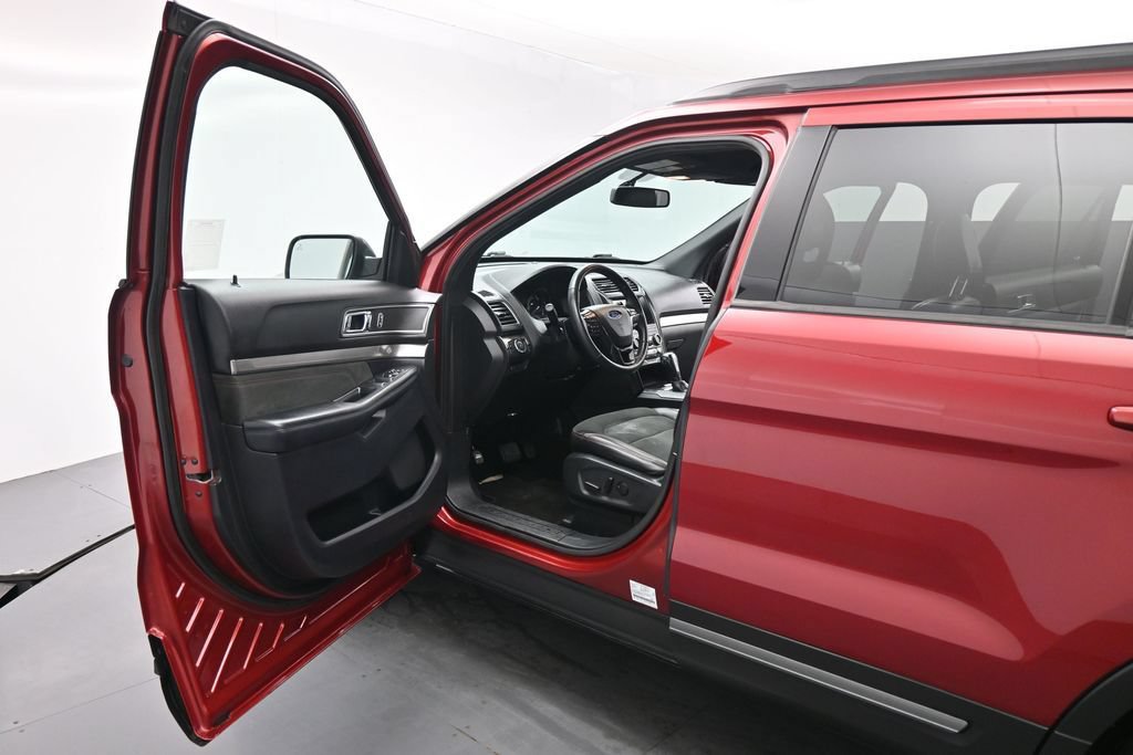 Certified 2019 Ford Explorer XLT w/ Equipment Group 202A FWD image 9