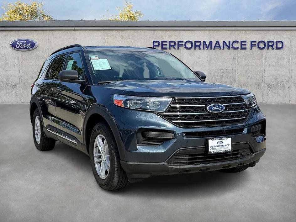 Certified 2023 Ford Explorer XLT RWD image 4