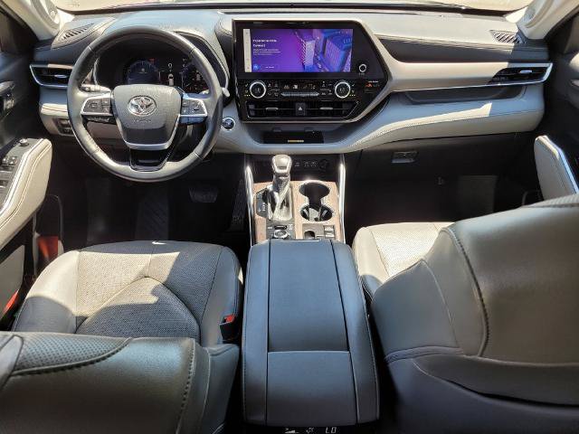 Used 2023 Toyota Highlander Limited AWD/4WD image 14
