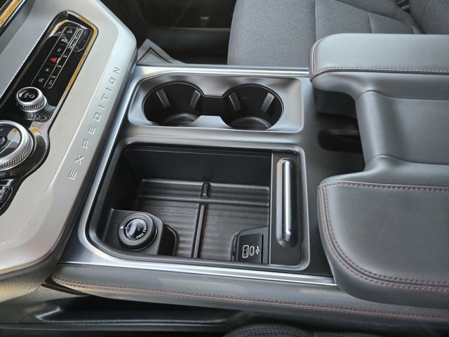 Certified 2025 Ford Expedition Active AWD/4WD image 13