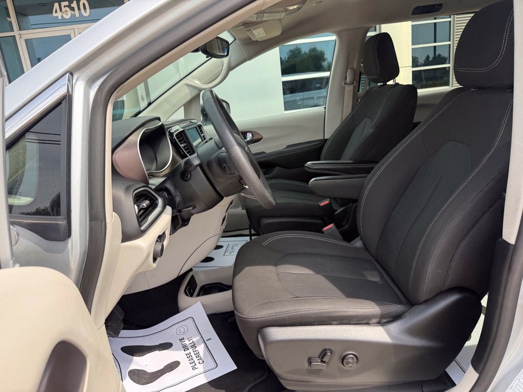 Used 2024 Chrysler Voyager LX FWD image 24