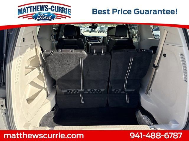Used 2023 Chrysler Pacifica Limited image 14