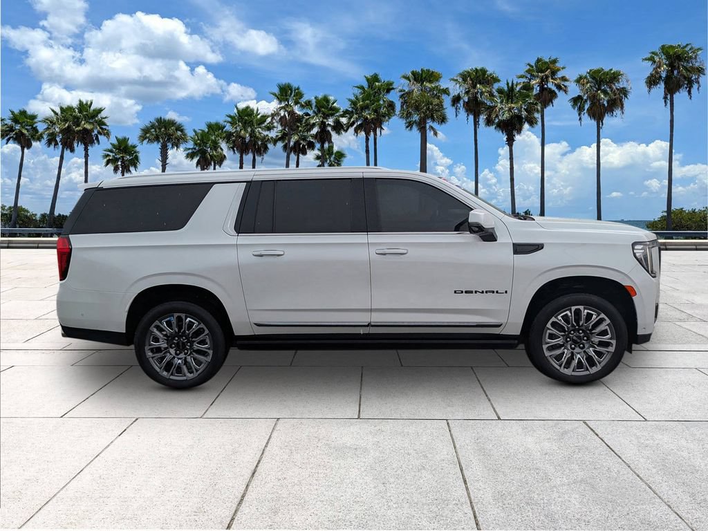 Used 2023 GMC Yukon XL Denali Ultimate AWD/4WD image 9