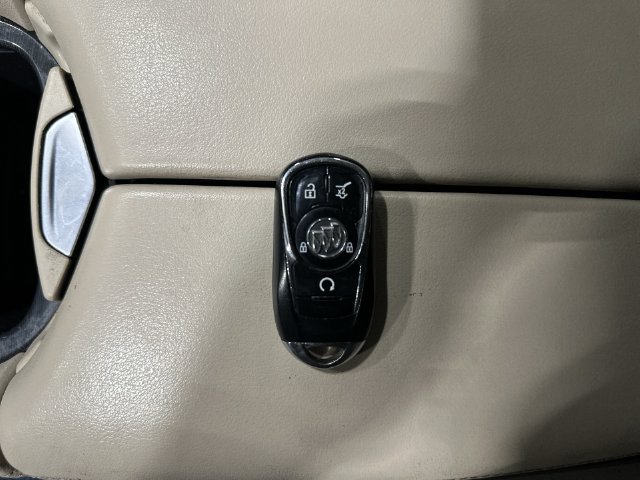 Used 2018 Buick Envision Essence FWD image 33