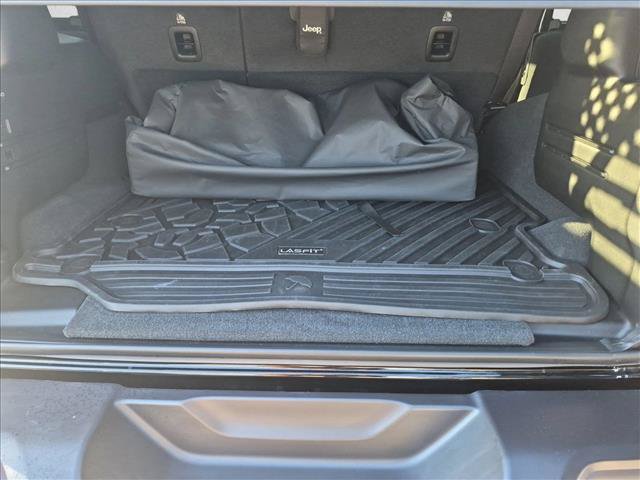 Used 2026 Jeep Wrangler Unlimited Rubicon AWD/4WD image 6