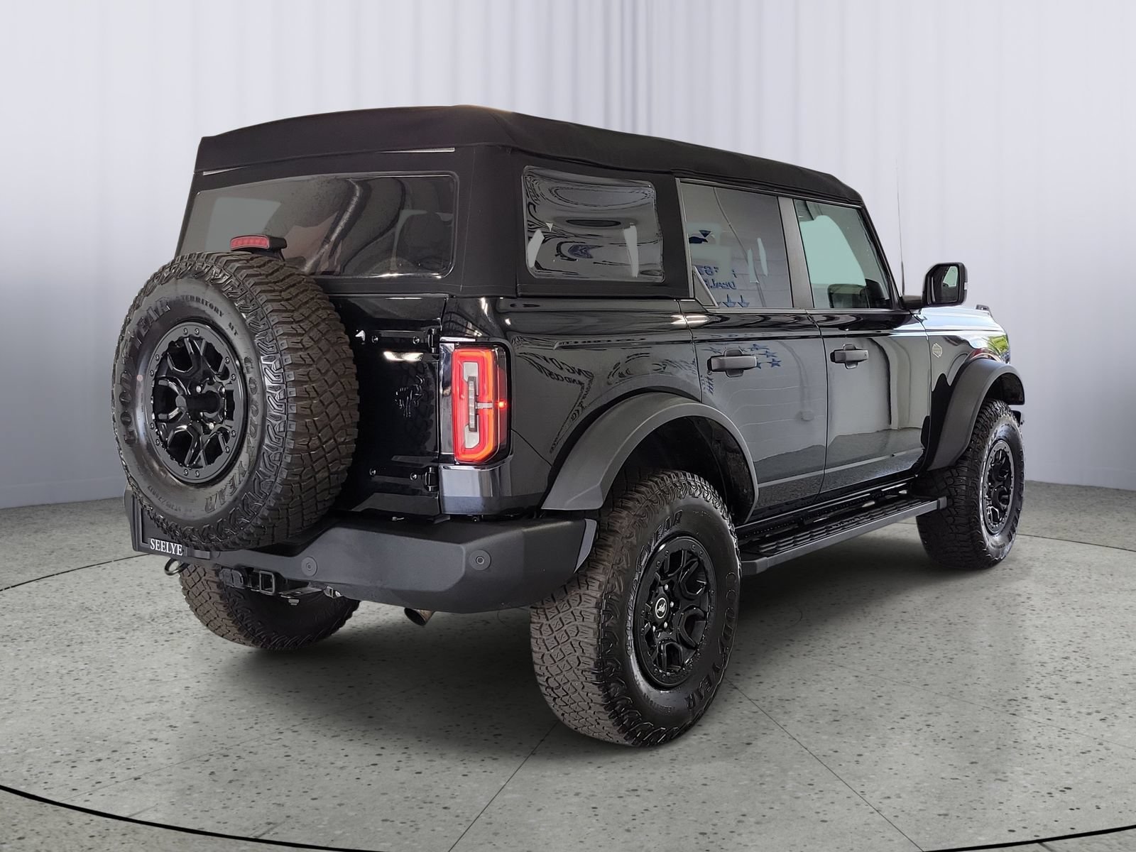 Certified 2024 Ford Bronco Wildtrak AWD/4WD image 2