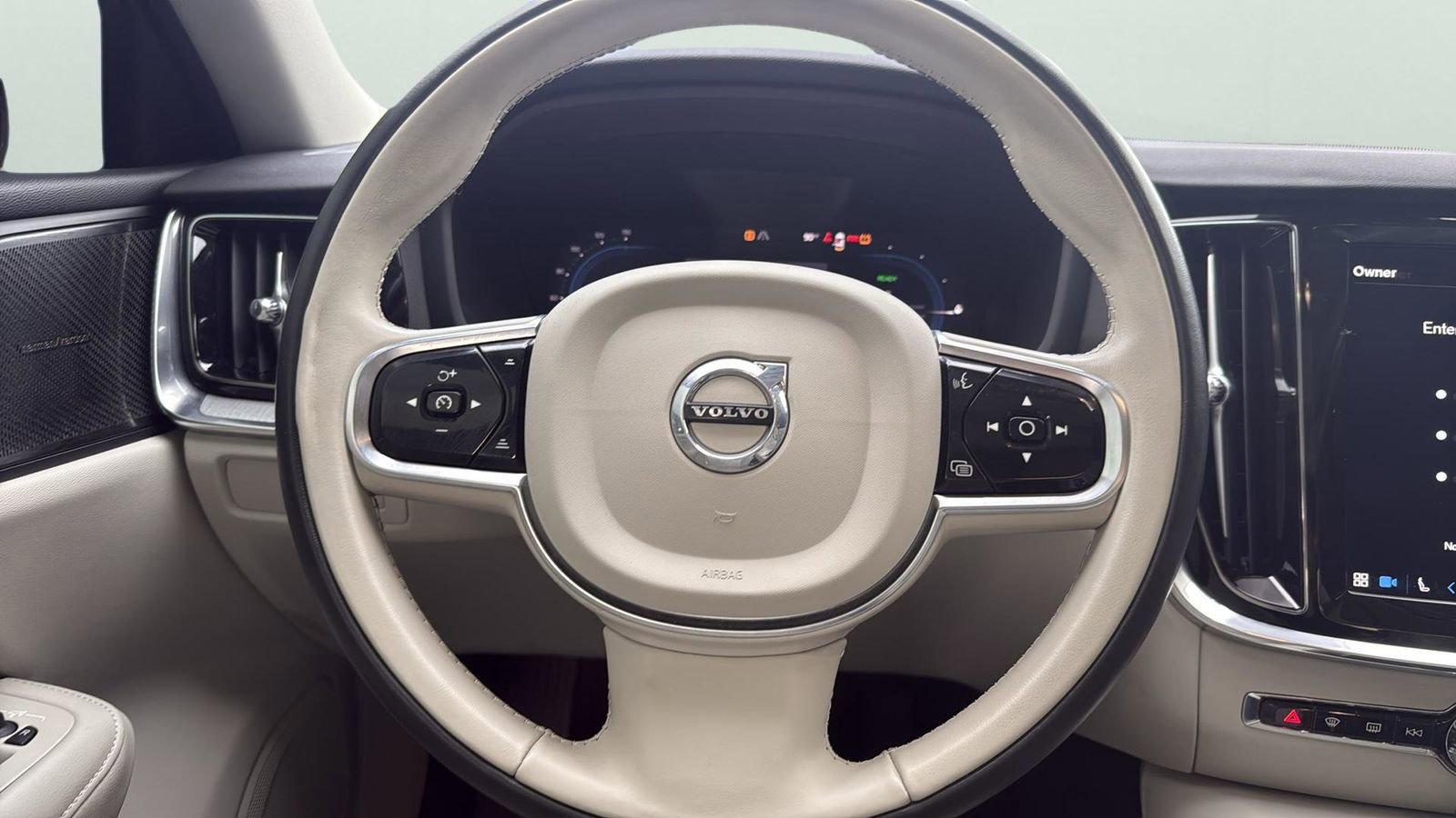 Used 2024 Volvo S60 T8 Plus image 17