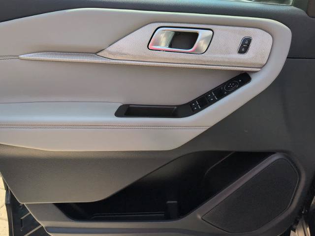 Certified 2025 Ford Explorer Active w/ Active Comfort Package AWD/4WD image 9