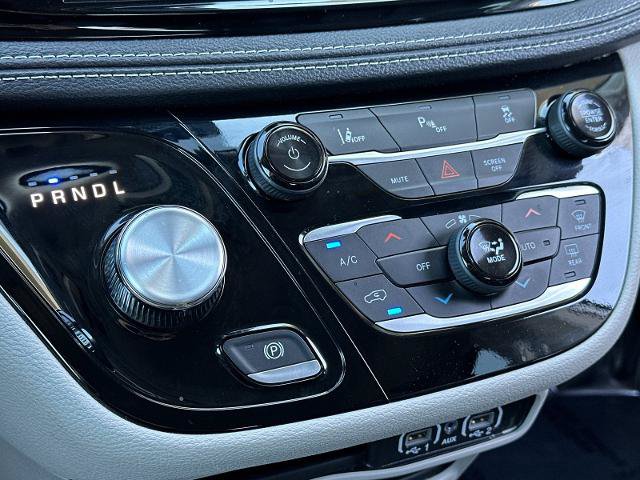 Used 2024 Chrysler Pacifica Limited FWD image 21
