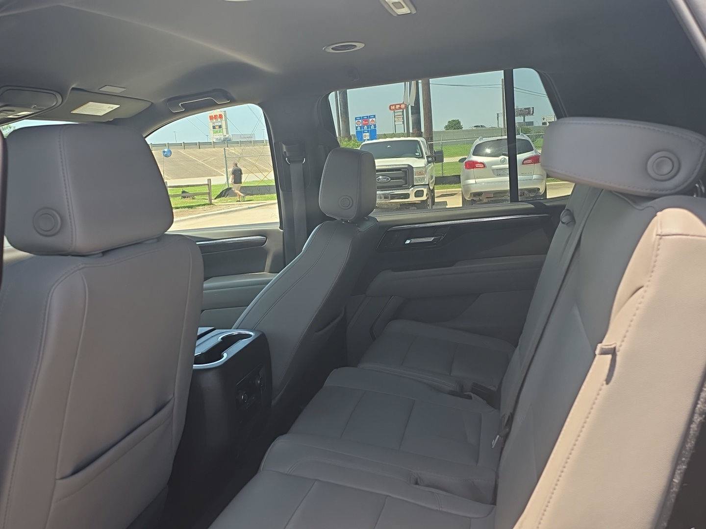 Used 2025 Chevrolet Tahoe LT RWD image 18