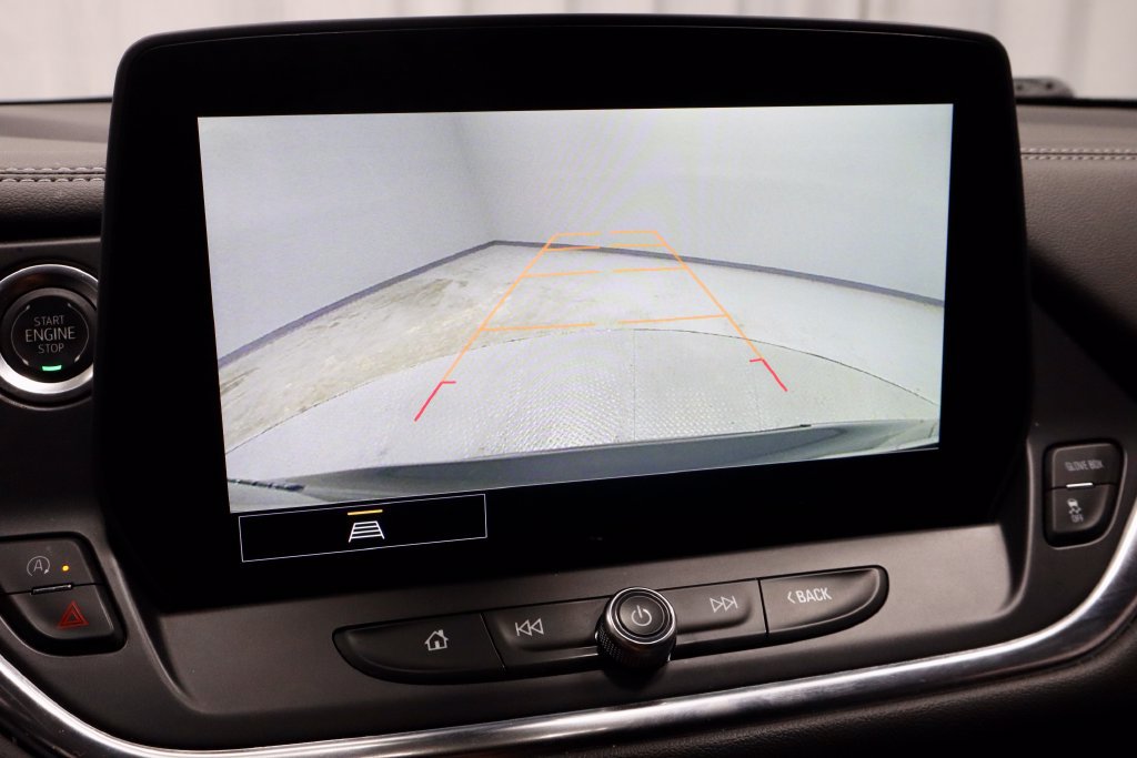 Used 2025 Chevrolet Blazer LT FWD image 2