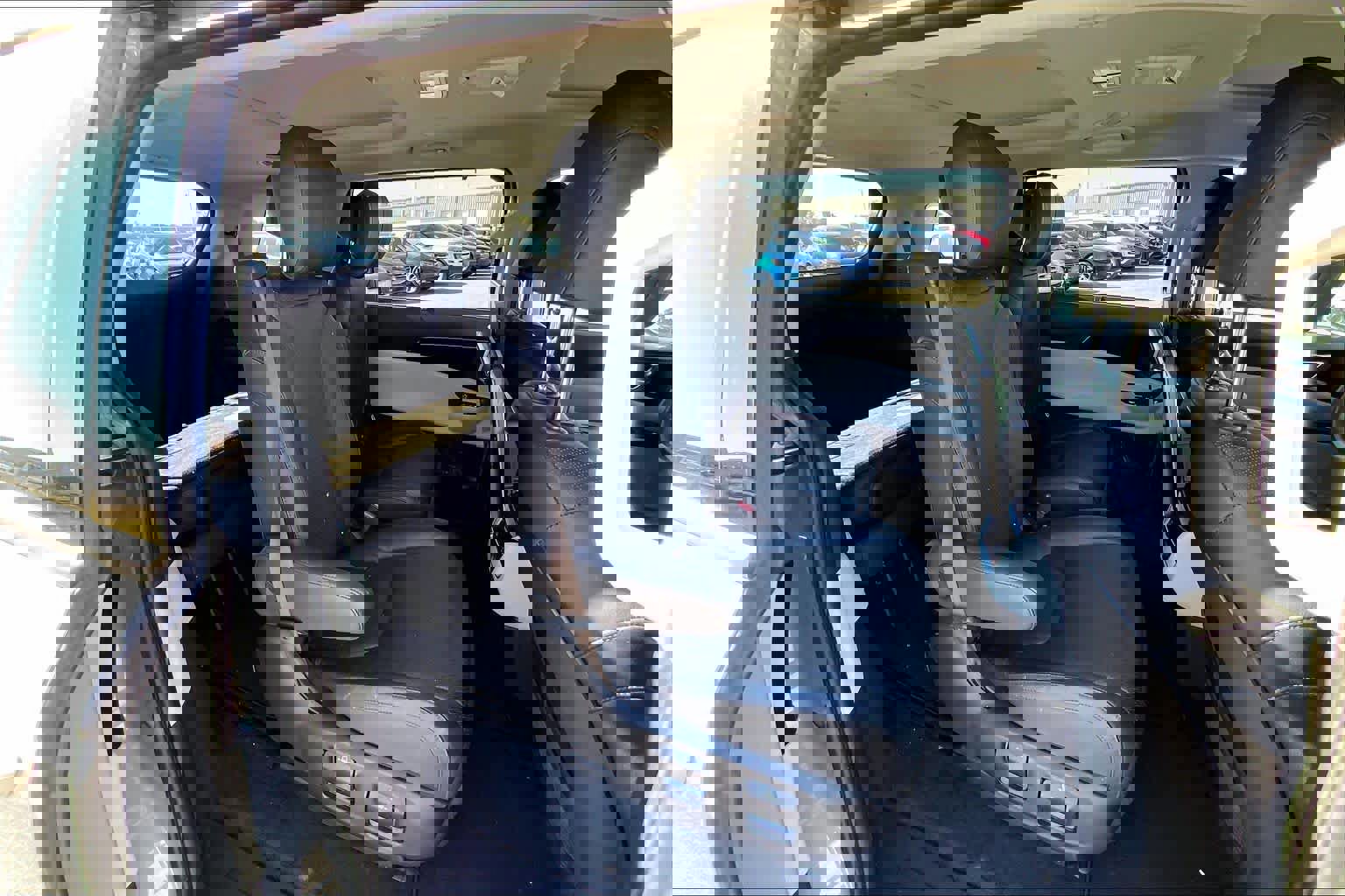 Used 2022 Kia Carnival SX Prestige image 19