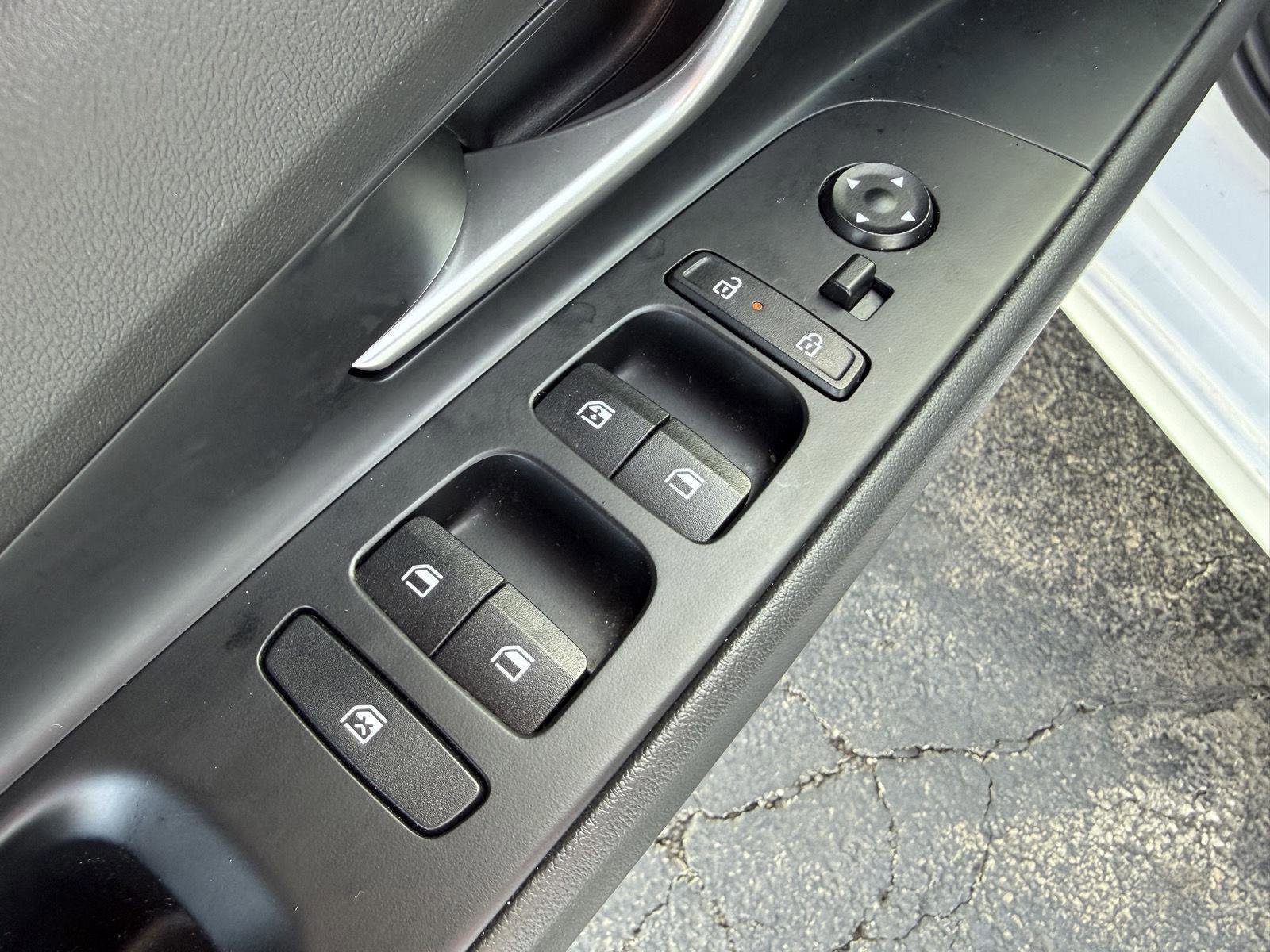 Used 2024 Hyundai Elantra SEL w/ Convenience Package image 17