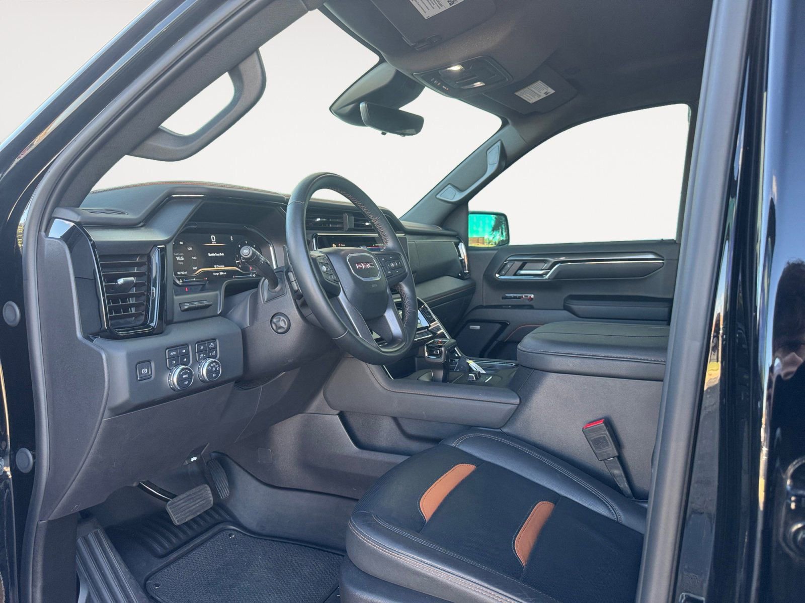 Used 2024 GMC Sierra 1500 AT4 w/ Technology Package image 9