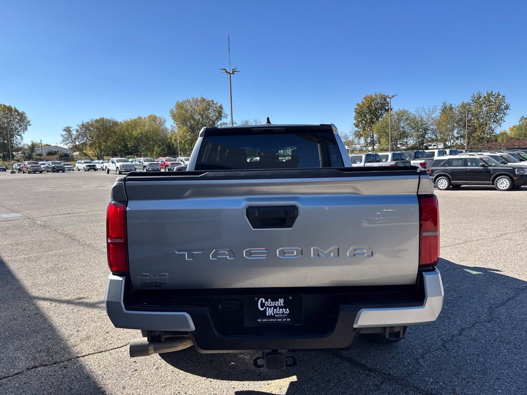 Used 2024 Toyota Tacoma SR5 AWD/4WD image 4