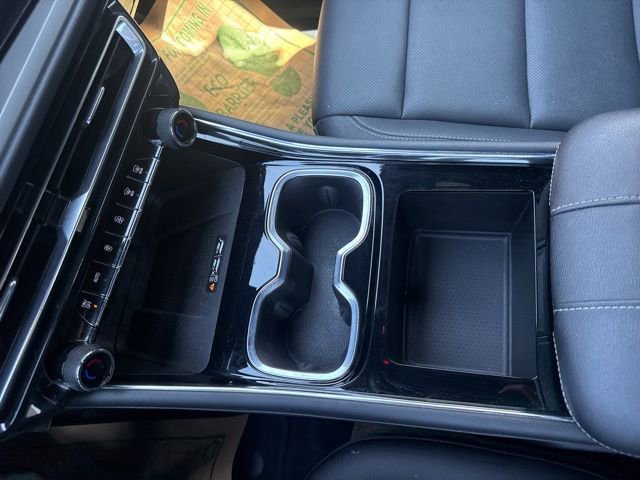 Used 2025 Chevrolet Traverse LT AWD/4WD image 24