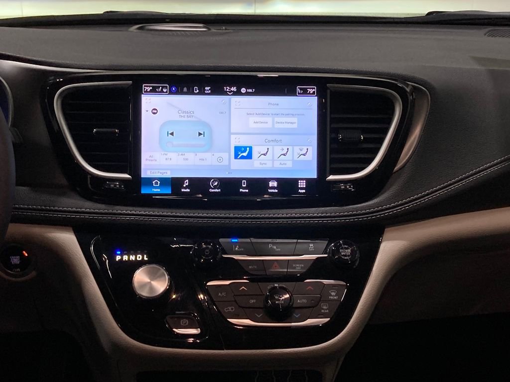 Used 2023 Chrysler Pacifica Touring-L image 18