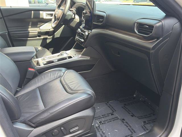 Certified 2023 Ford Explorer Platinum w/ Technology Package AWD/4WD image 14
