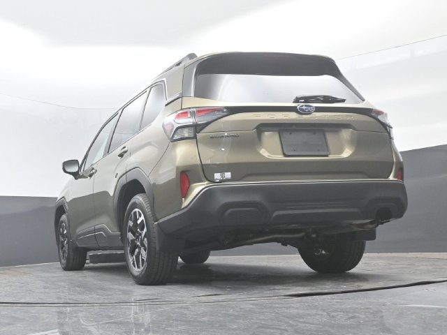 Used 2025 Subaru Forester Premium AWD/4WD image 24