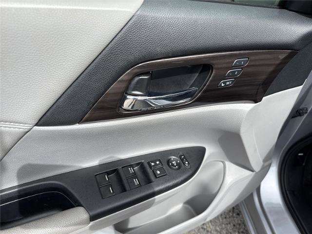 Used 2017 Honda Accord EX-L image 24