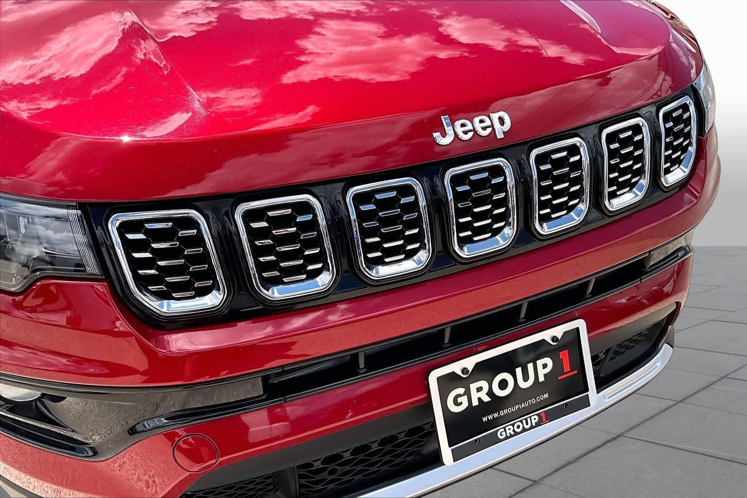 Used 2025 Jeep Compass Limited AWD/4WD image 29
