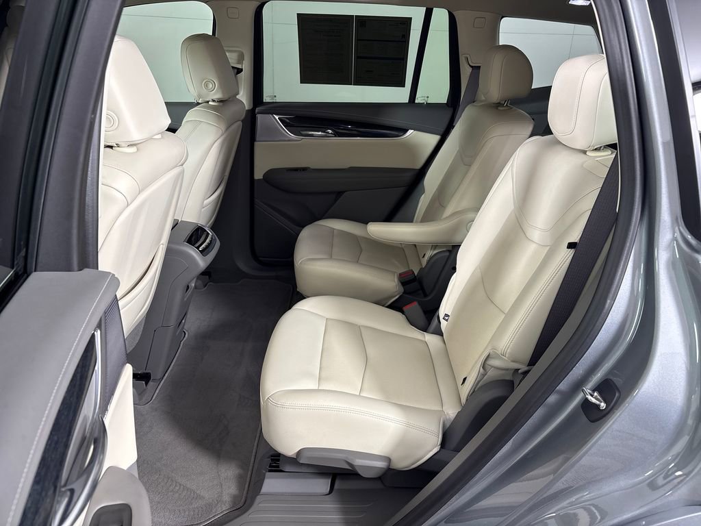 Used 2024 Cadillac XT6 Premium Luxury w/ Technology Package FWD image 28