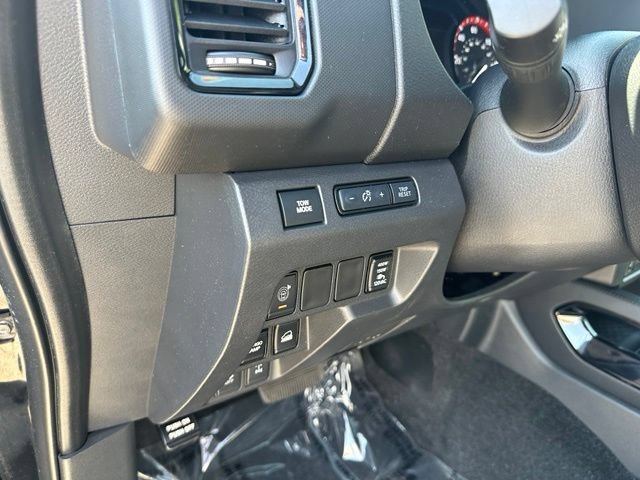 Used 2022 Nissan Frontier PRO-4X w/ Pro-4X Premium Package AWD/4WD image 17