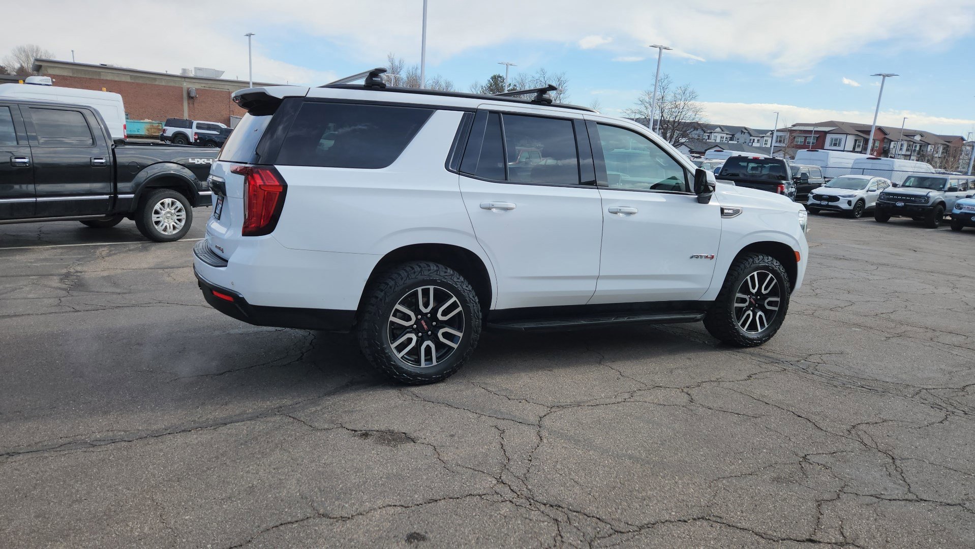 Used 2023 GMC Yukon AT4 w/ Technology Package image 18