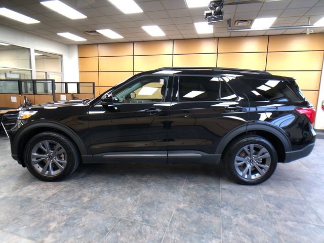 Certified 2023 Ford Explorer XLT w/ Equipment Group 202A image 4