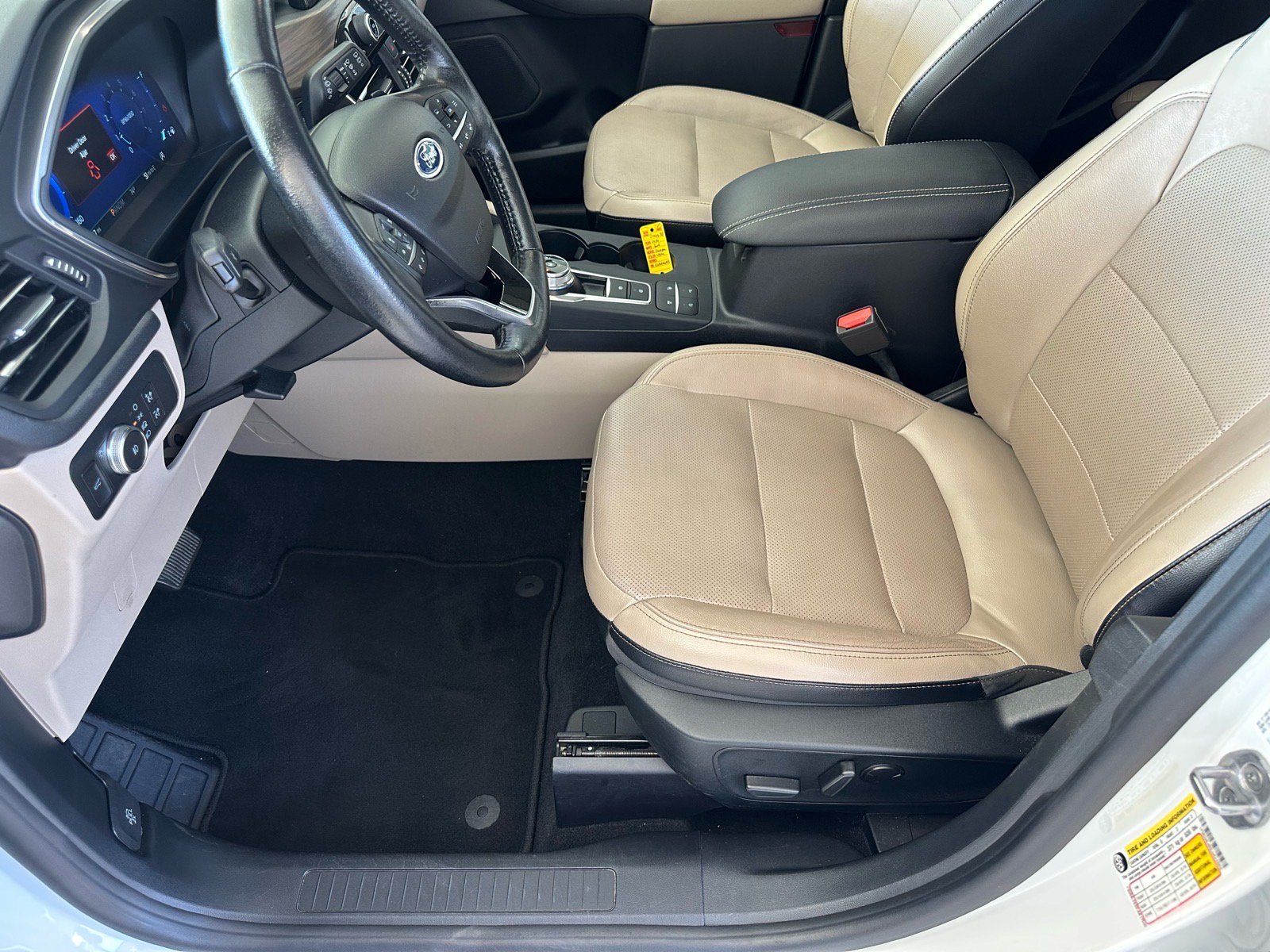 Certified 2020 Ford Escape Titanium AWD/4WD image 18