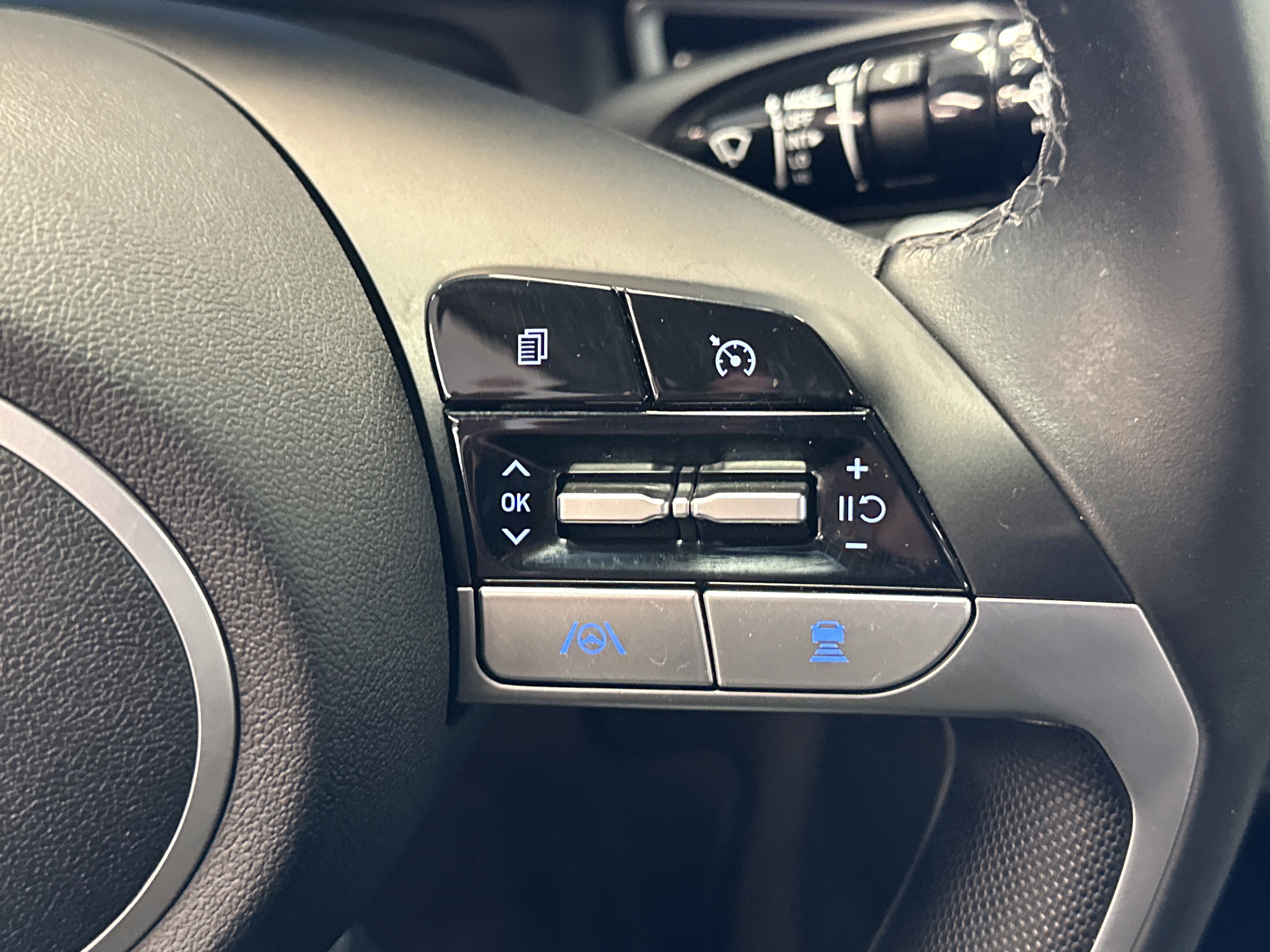 Used 2021 Hyundai Elantra Limited image 31