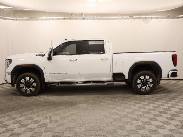 Used 2024 GMC Sierra 3500 Denali w/ Denali Reserve Package AWD/4WD image 5
