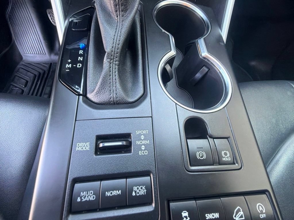 Used 2022 Toyota Highlander XLE AWD/4WD image 32